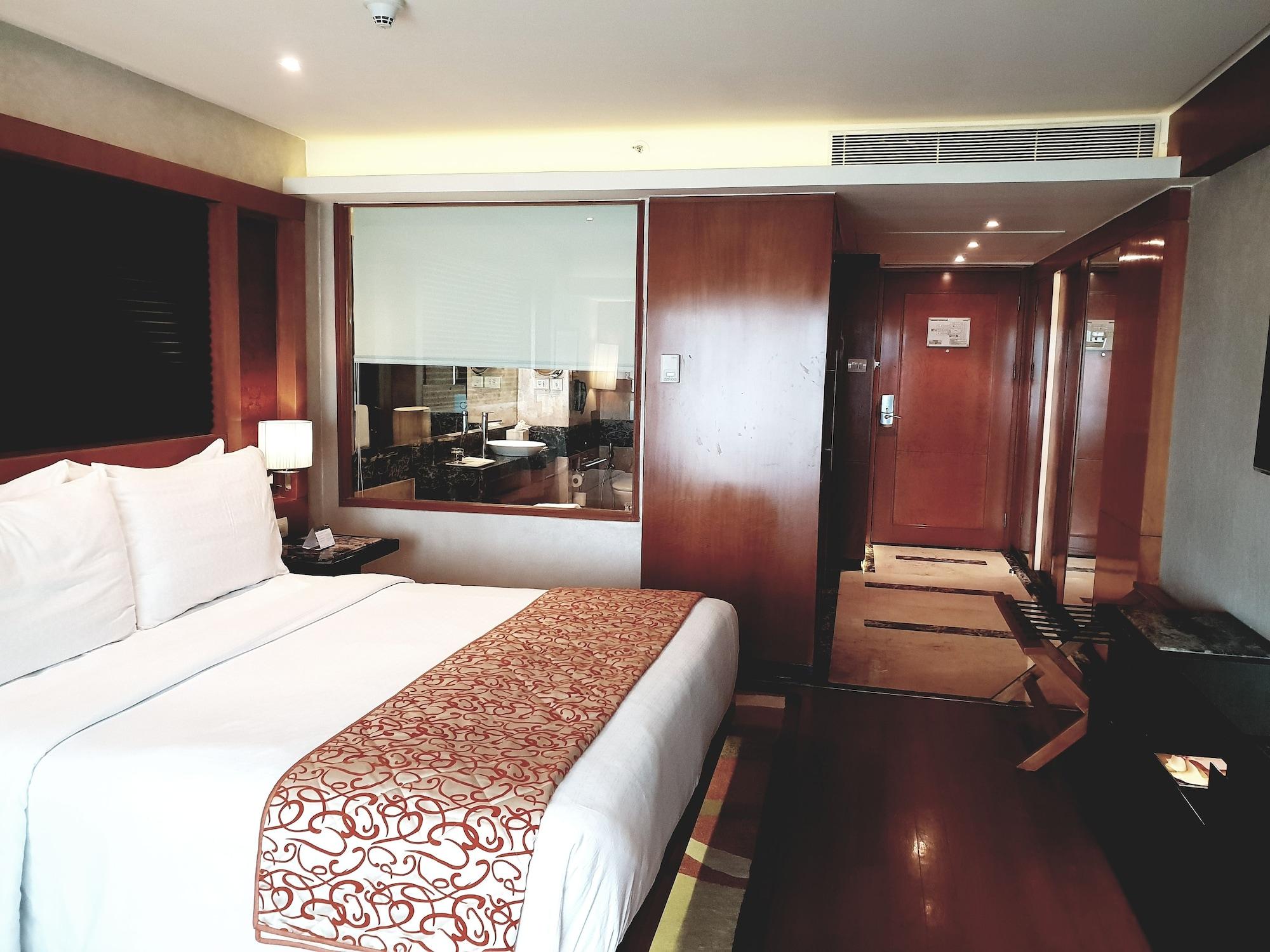 Gokulam Grand Hotel & Spa Bangalore Esterno foto