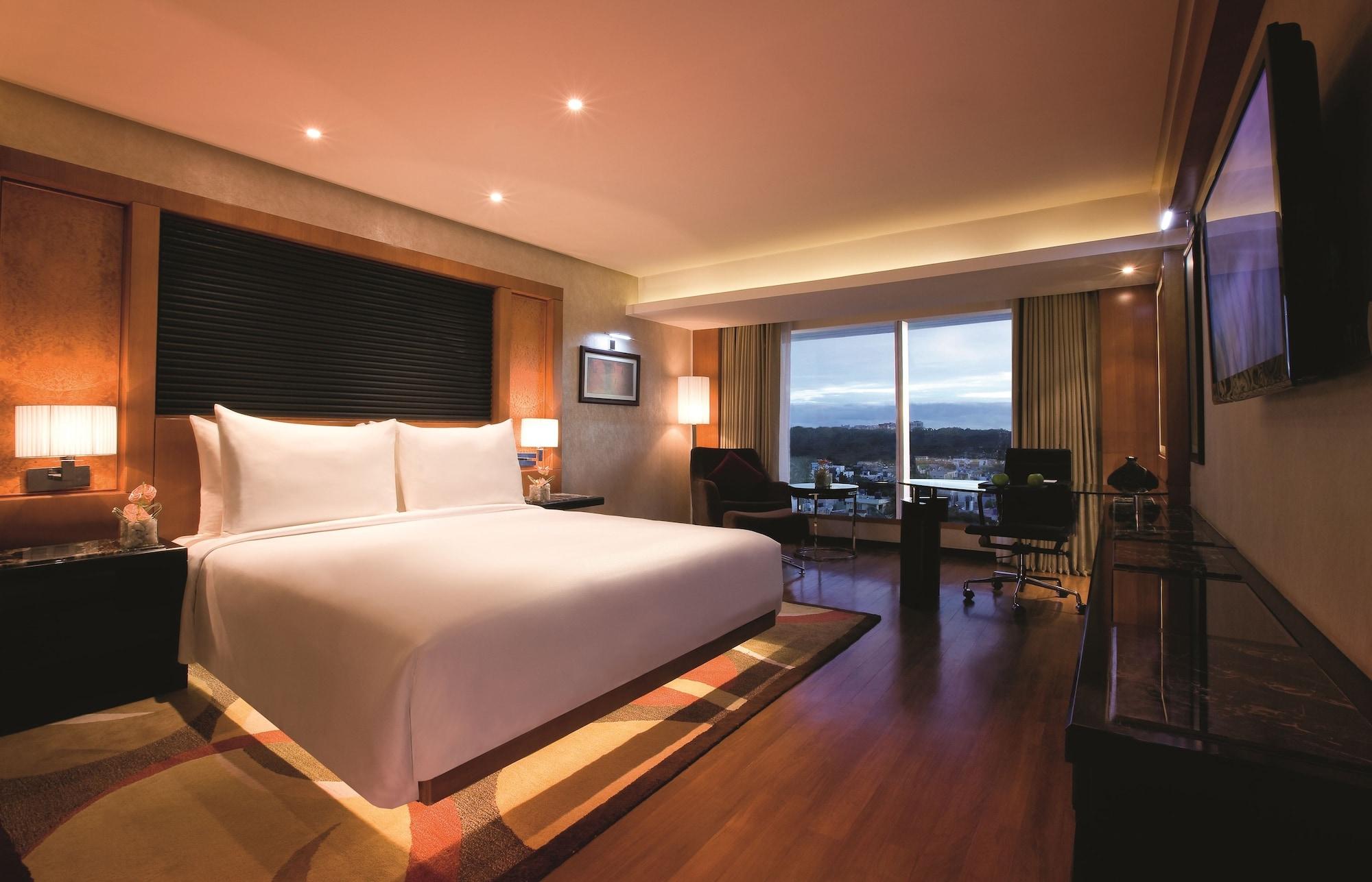 Gokulam Grand Hotel & Spa Bangalore Esterno foto