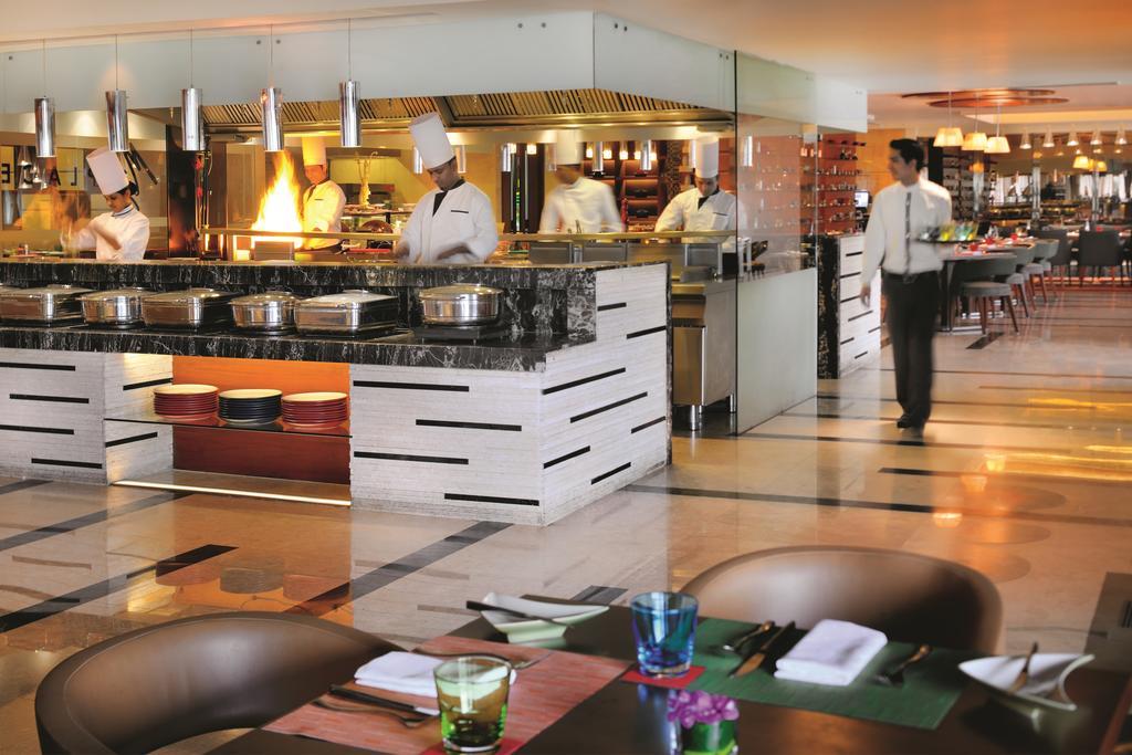 Gokulam Grand Hotel & Spa Bangalore Esterno foto
