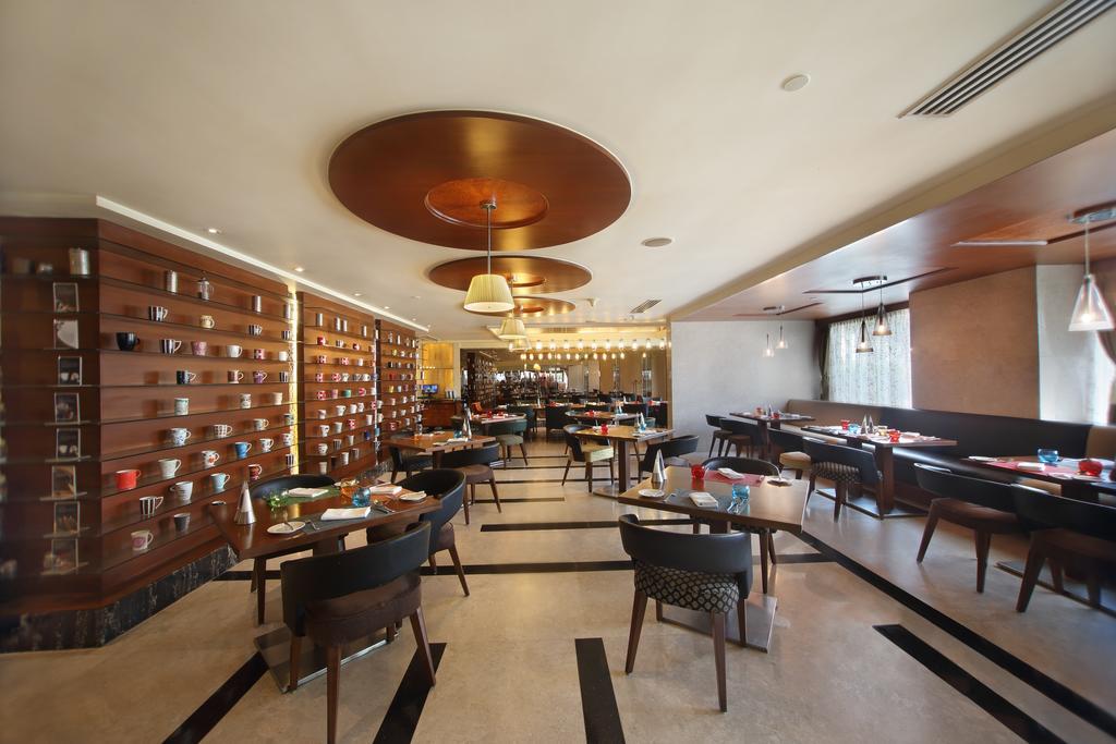 Gokulam Grand Hotel & Spa Bangalore Esterno foto