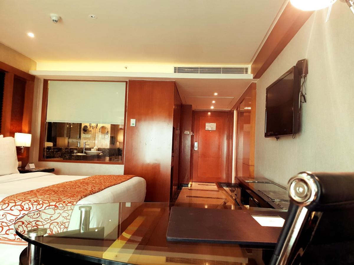 Gokulam Grand Hotel & Spa Bangalore Esterno foto